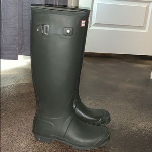 SIZE 8 HUNTER BOOTS  PERFECT CONDITION